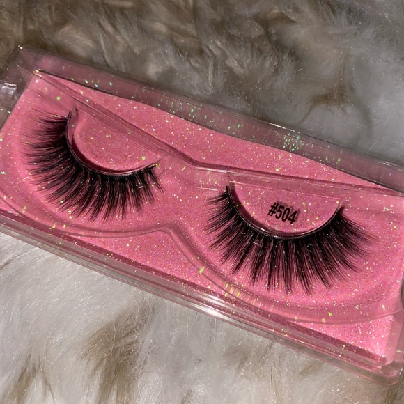 Lashes - Picture 5 of 10